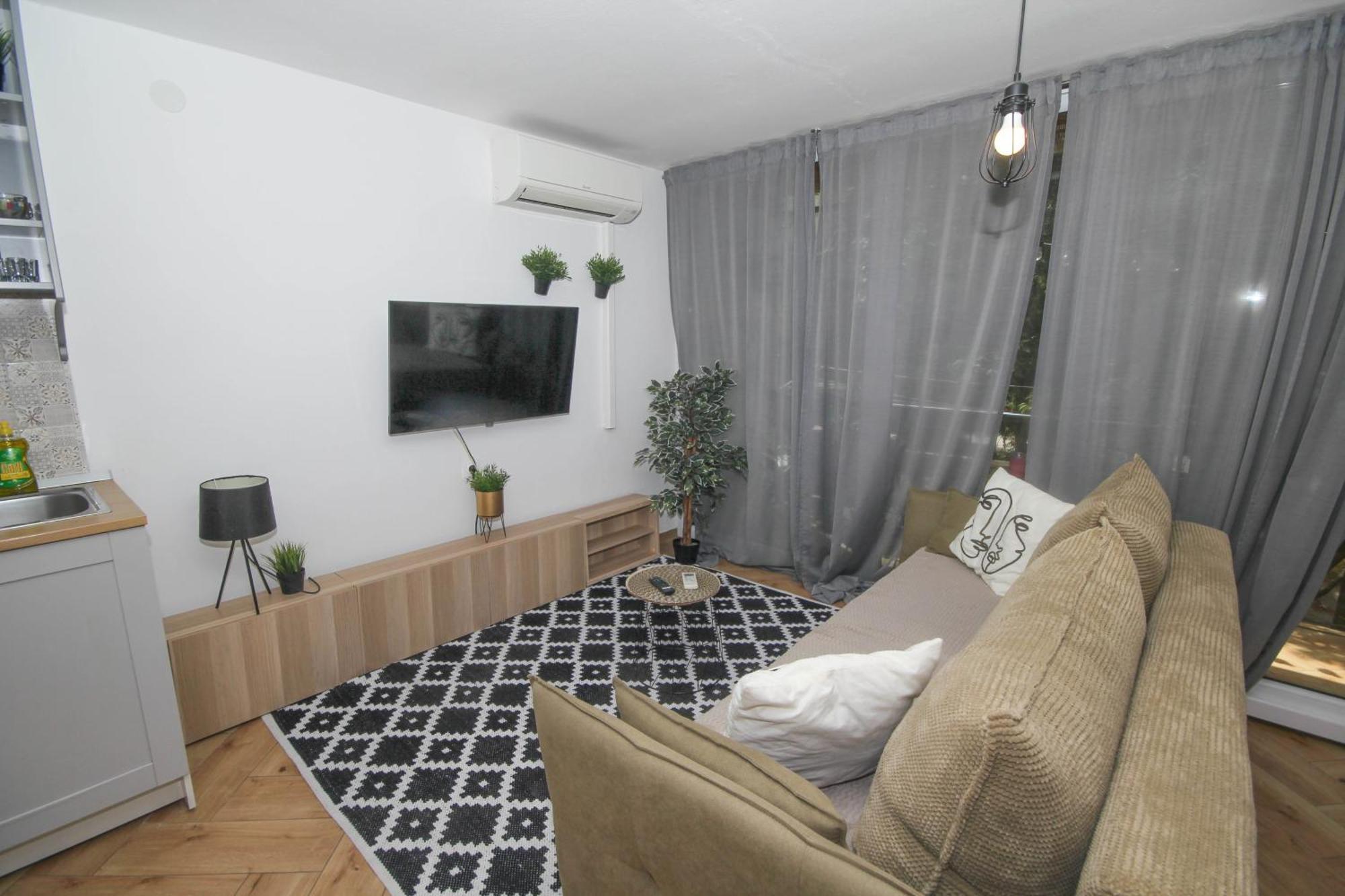 Lola'S Apartment Split Exterior photo